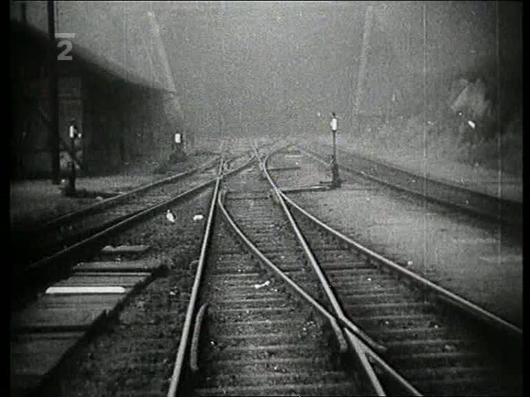 Filmový záběr na portál vinohradského tunelu od Hlavního nádraží.
		<br><small><i>Zdroj: Hledání ztraceného času (K. Čáslavský a P. Vantuch, Česká televize).</i></small>