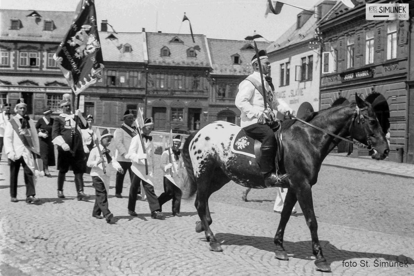 Výročí 50 let cechu řezníků v Jilemnici, průvod. Stanislav Šimůnek, 1934 (ič. 4999).