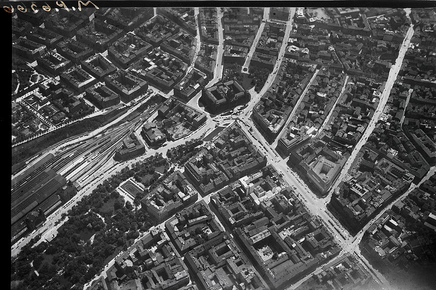 Letecký pohled na Národní muzeum a okolí, cca 1931