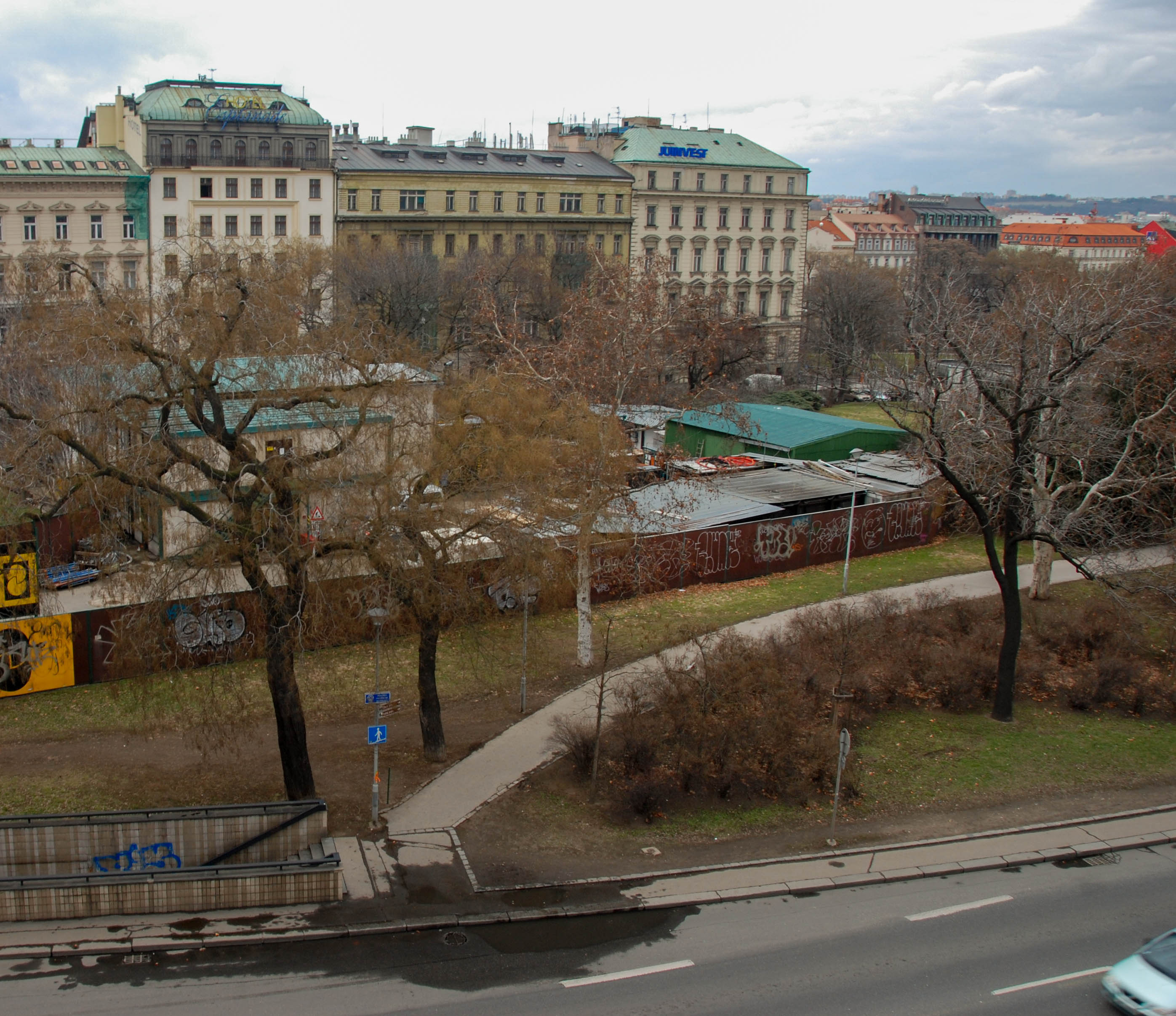 Vrchlického sady, původní okrasný záhon, stav 2010.